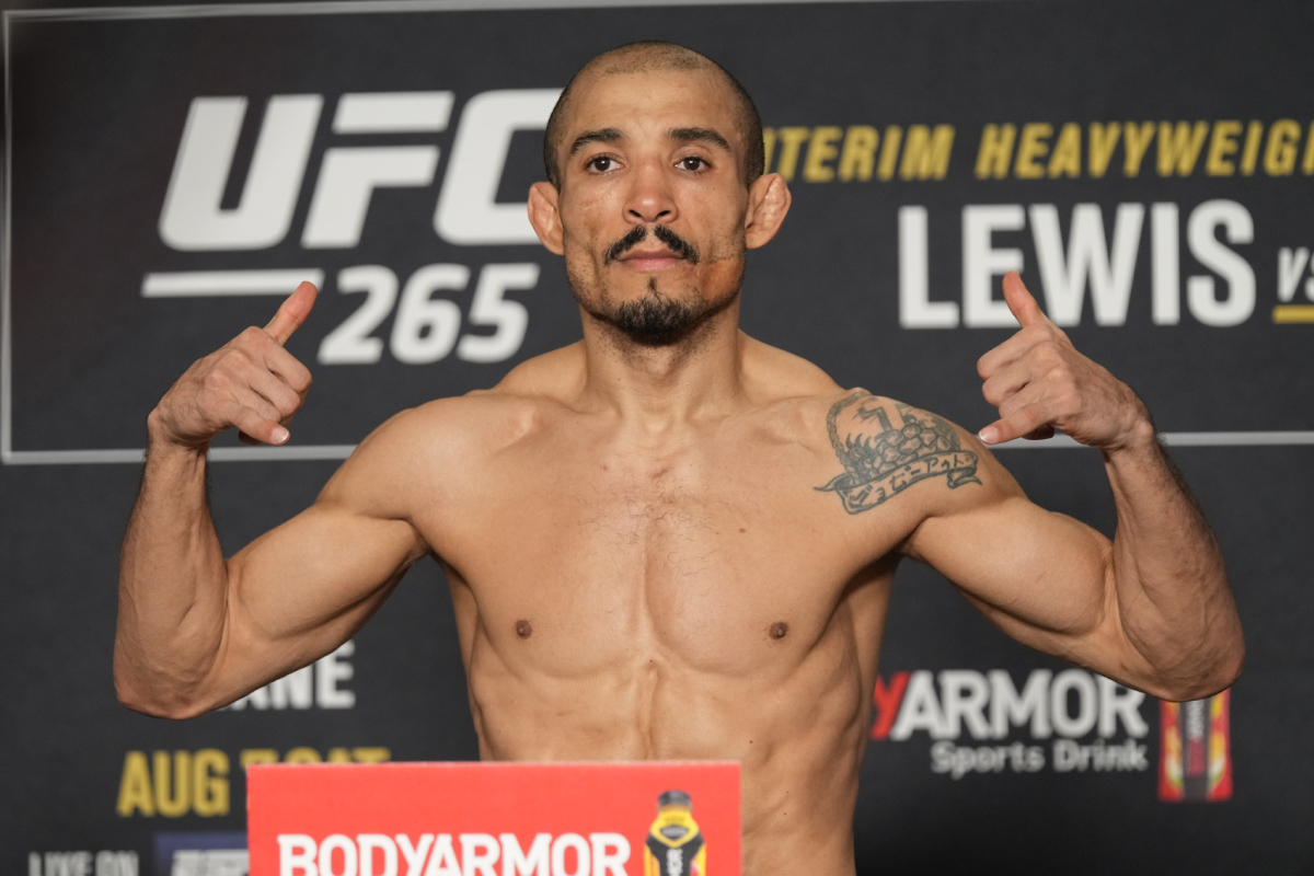 José Aldo passa fácil pela balança e lidera esquadrão brasileiro no UFC 265