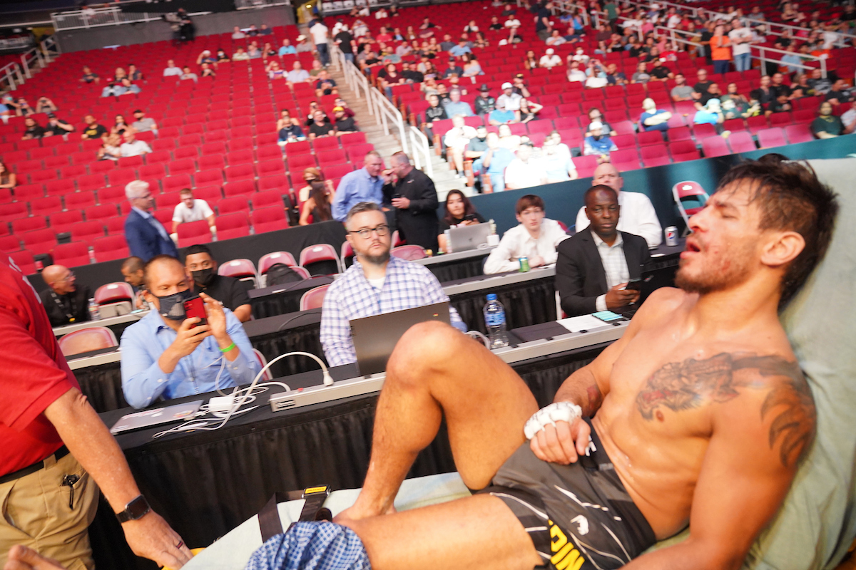 Brasileiro Anderson ‘Berinja’ recebe maior suspensão médica do UFC 265