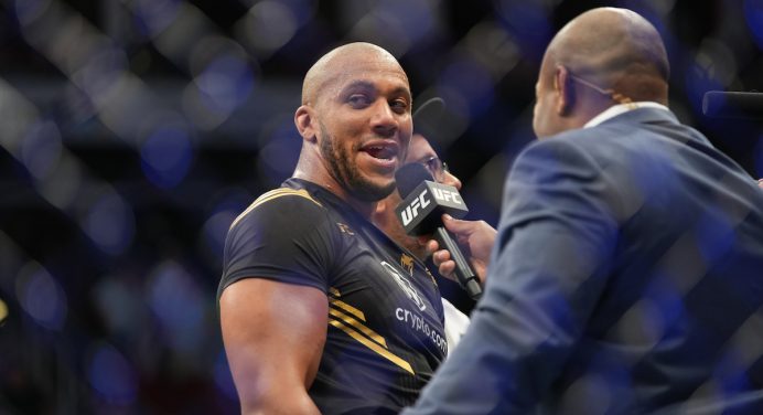 Gane vibra com triunfo no UFC 265 e provoca Lewis: “Foi uma aula”