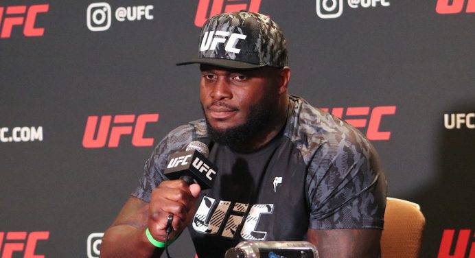 Derrick Lewis critica estilo pragmático de Ciryl Gane: “Lutador chato”