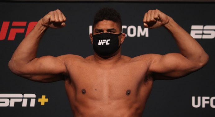 Overeem estreia no GLORY em disputa de cinturão do peso-pesado em outubro