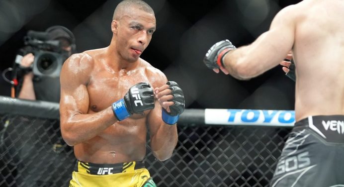 Edson Barboza celebra evolução no peso-pena e diz: “Estou machucando a galera”