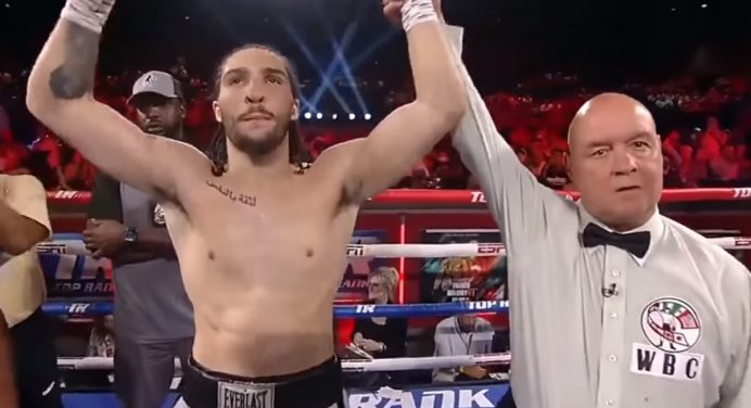 Neto de Muhammad Ali estreia com vitória por nocaute no boxe profissional; veja