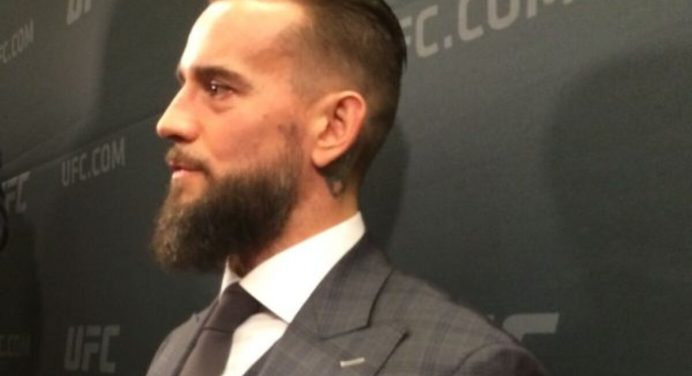 Estrela da WWE, ‘CM Punk’ dá adeus ao UFC e se aposenta do MMA