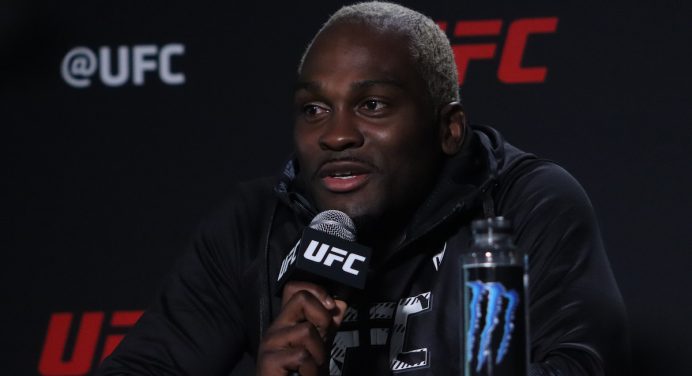 Derek Brunson revela que pode ser reserva para disputa de título do UFC
