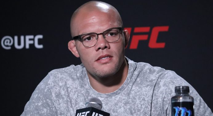 Anthony Smith projeta vitória imponente sobre Spann para ter revanche contra Rakic