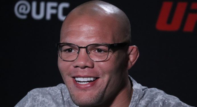 Anthony Smith mostra empolgação com liga de ‘tapa na cara’ de Dana White: “Sou fã do caos”