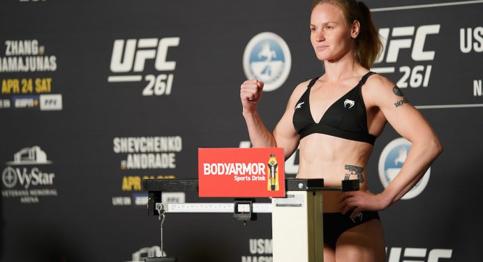 Valentina Shevchenko defende ring girls das críticas feitas por Khabib