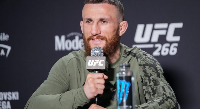 Parceiro de treino agradece Sterling por oferecer vagar cinturão a seu favor