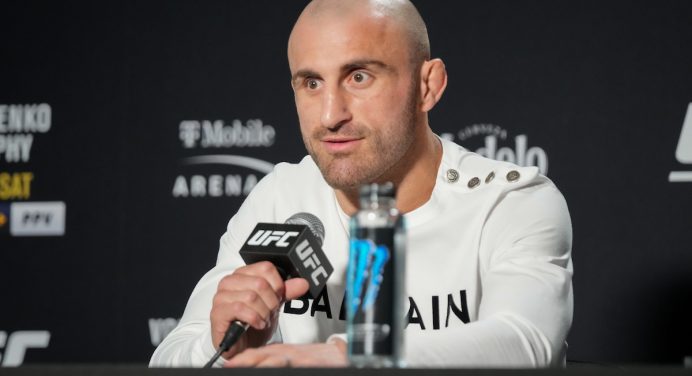 Volkanovski manda recado após Holloway minimizar trilogia: “Pare com os joguinhos”