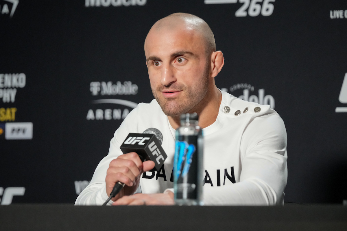 Volkanovski manda recado após Holloway minimizar trilogia: “Pare com os joguinhos”