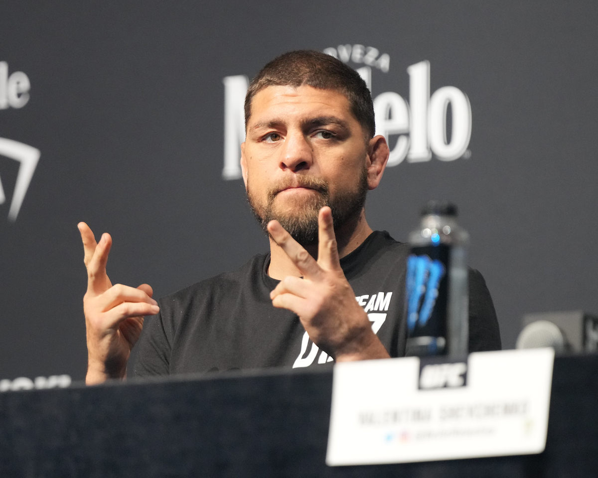 Nick Diaz reaparece após seis anos e rouba a cena em coletiva do UFC 266