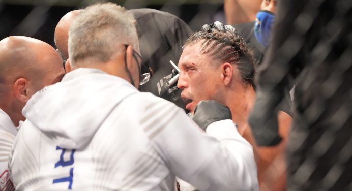Brian Ortega recebe 180 dias de suspensão médica após intensa batalha no UFC 266