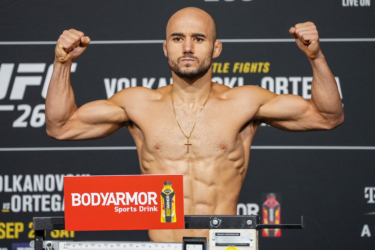 De olho em recuperação, ‘Bate-Estaca’ e Marlon Moraes têm testes de fogo no UFC 266