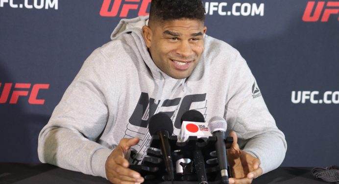 Overeem estipula prazo para se aposentar e revela título que faltou em sua carreira