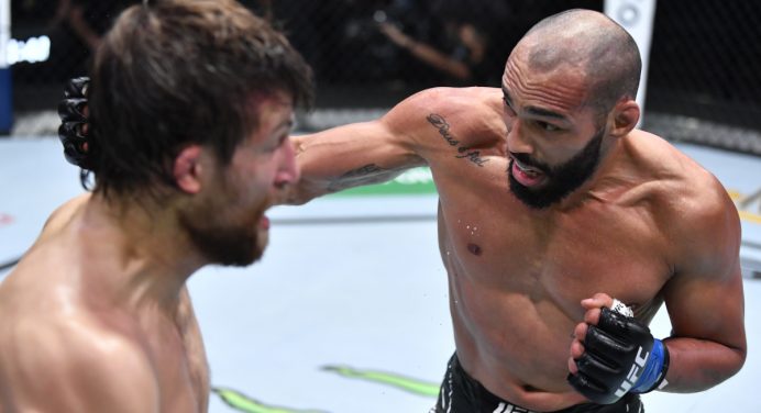 Bruno ‘Blindado’ recebe prêmio bônus de R$ 270 mil no UFC Vegas 40