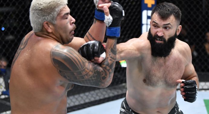 Carlos ‘Boi’ é derrotado por pontos e se revolta com arbitragem do UFC