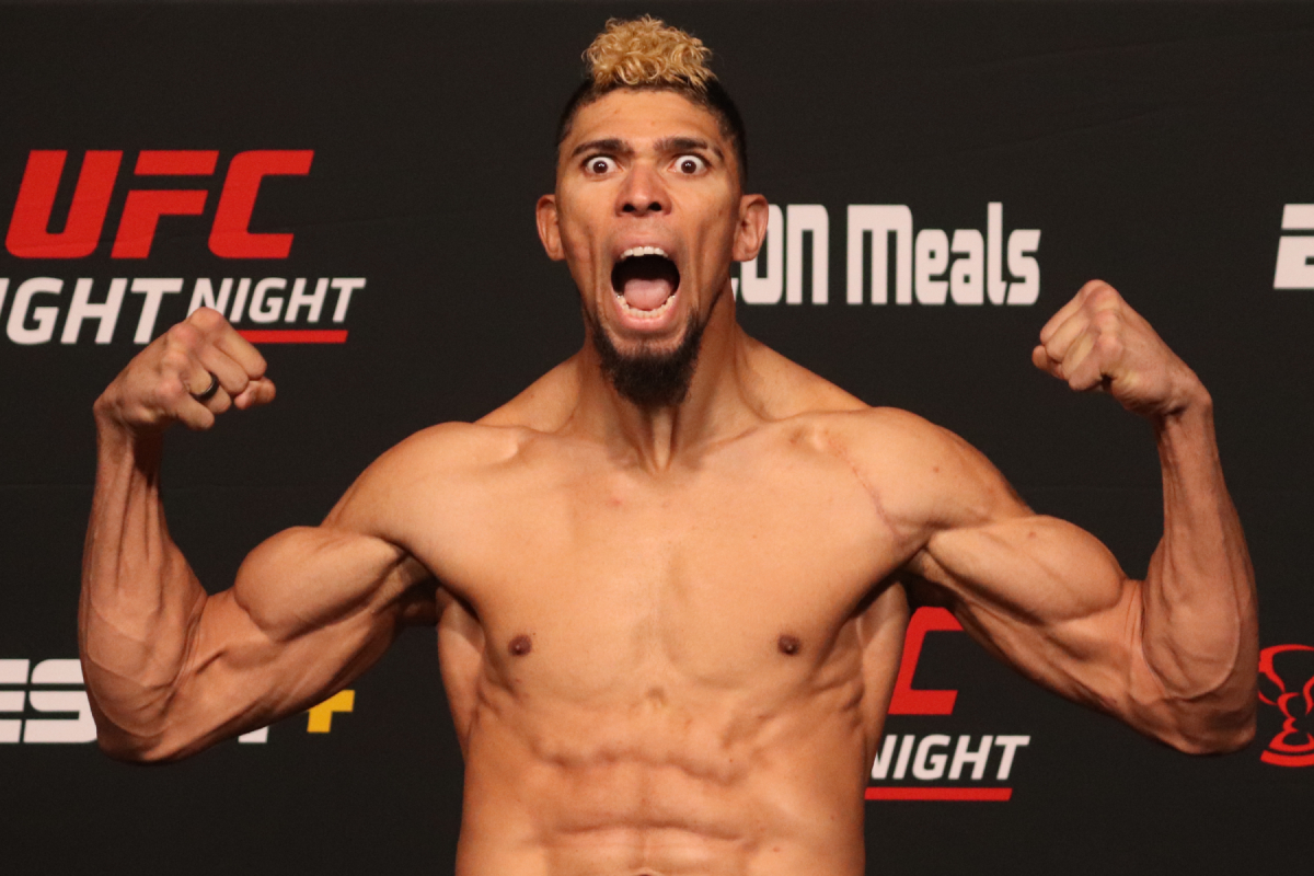 Johnny Walker minimiza impacto do casamento no camp para o UFC Rio: “Atleta 365 dias”