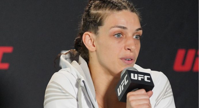 Mackenzie Dern rasga elogios a Charles ‘Do Bronx’: “Melhor jiu-jitsu do UFC”