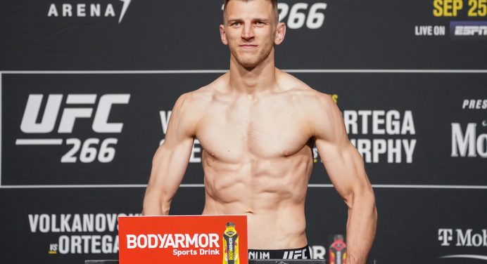 Dan Hooker anuncia retorno ao peso-leve após breve passagem pelos penas