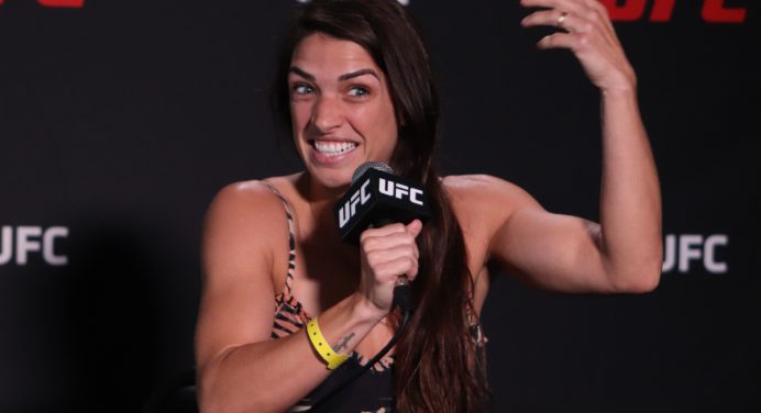 Mackenzie Dern faz campanha por vaga em possível disputa de título interino no UFC