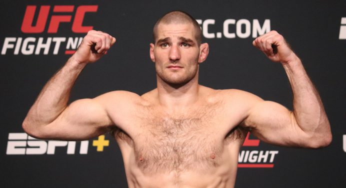 Sean Strickland ironiza saída de Luke Rockhold de luta: “Ninguém está surpreso”