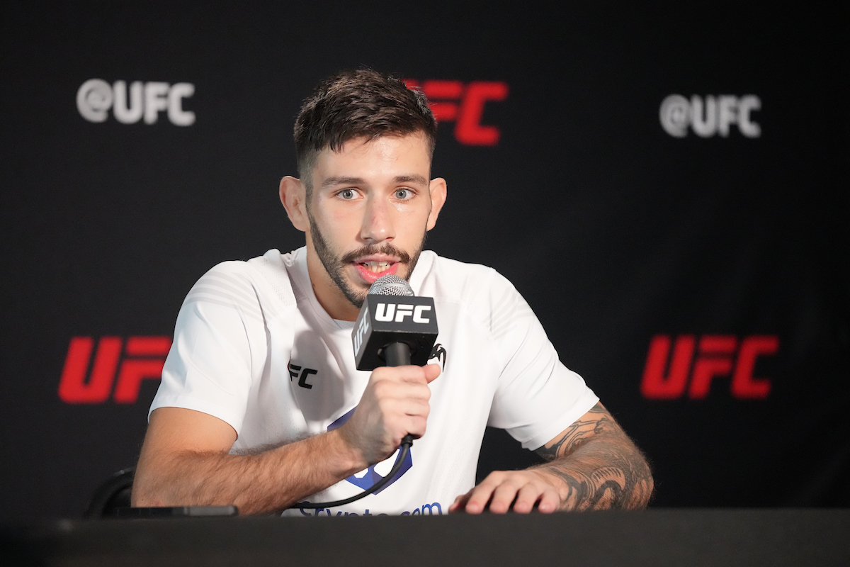 Rival prevê encontro com Matheus Nicolau no UFC: “Estilo interessante para enfrentar”
