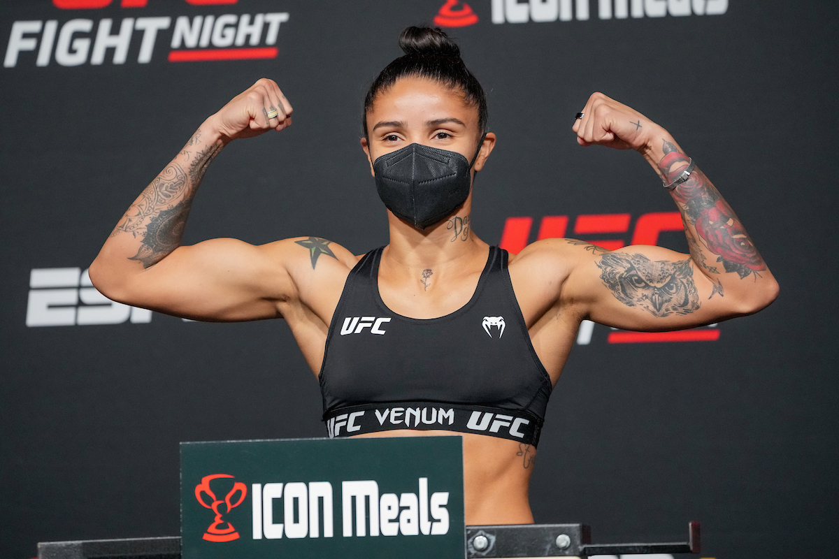 Prestes a estrear no UFC, Istela Nunes revela que pensou em parar de lutar após doping