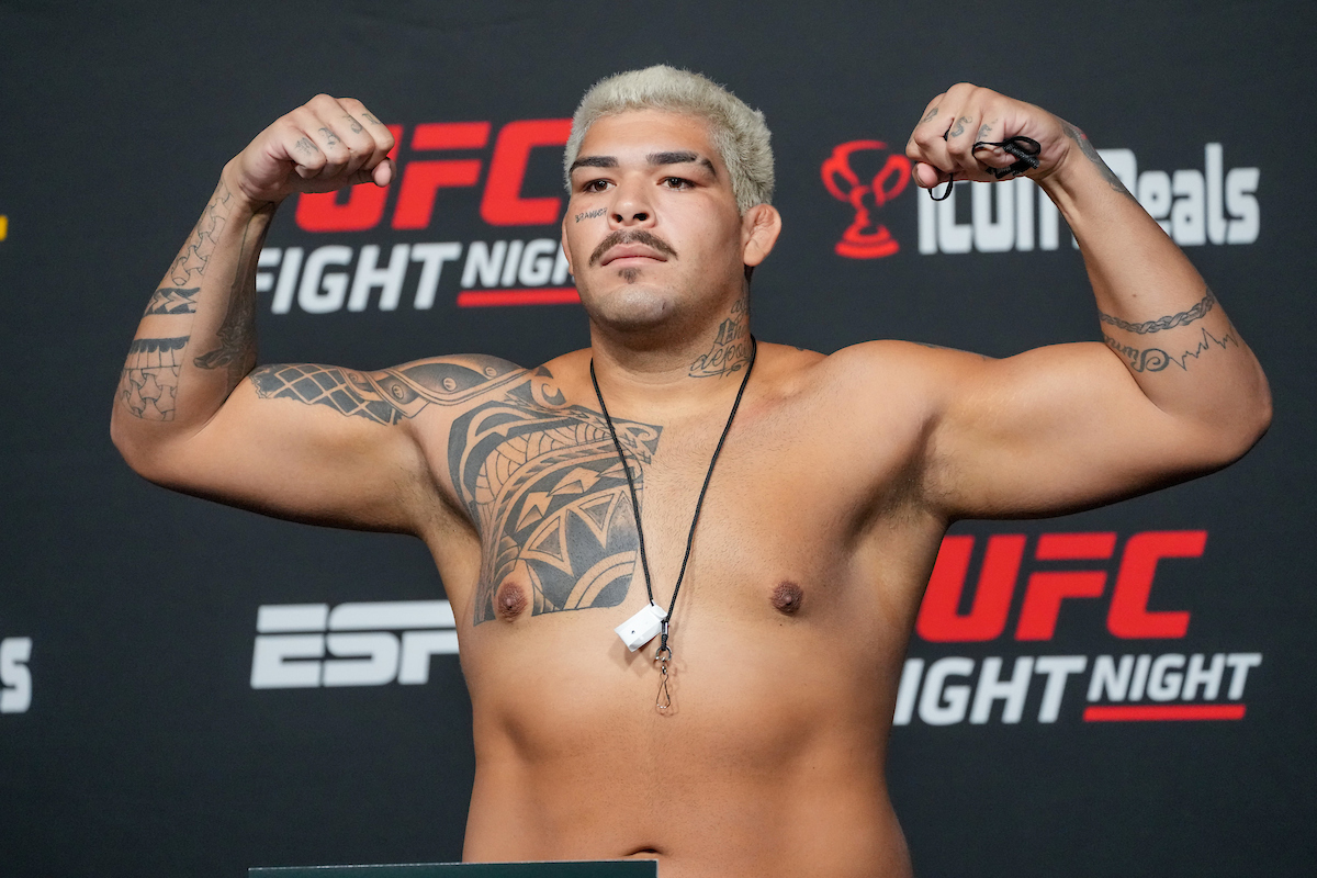 Dispensado do UFC após doping, Carlos ‘Boi’ conquista cinturão de boxe amador na Bahia