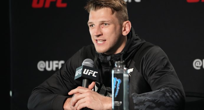 Hooker aponta cenário ideal para disputar cinturão em caso de vitória no UFC 267