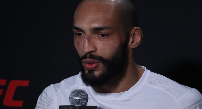 ‘Blindado’ destaca força mental para superar golpes baixos do rival: “Voltei com dor”