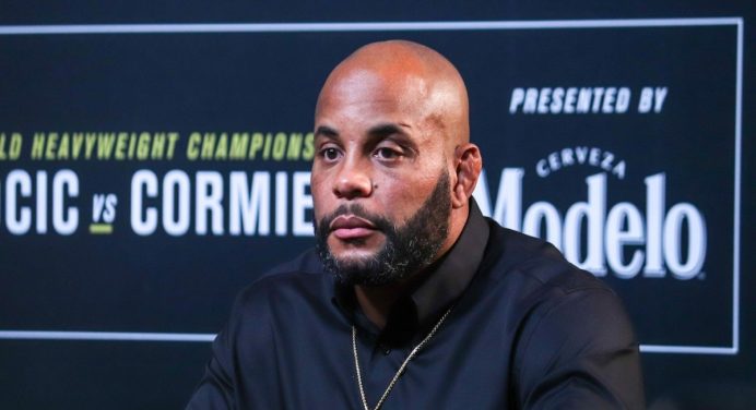 Cormier se defende e contesta Cruz após ser acusado de comentar lutas sem estudar