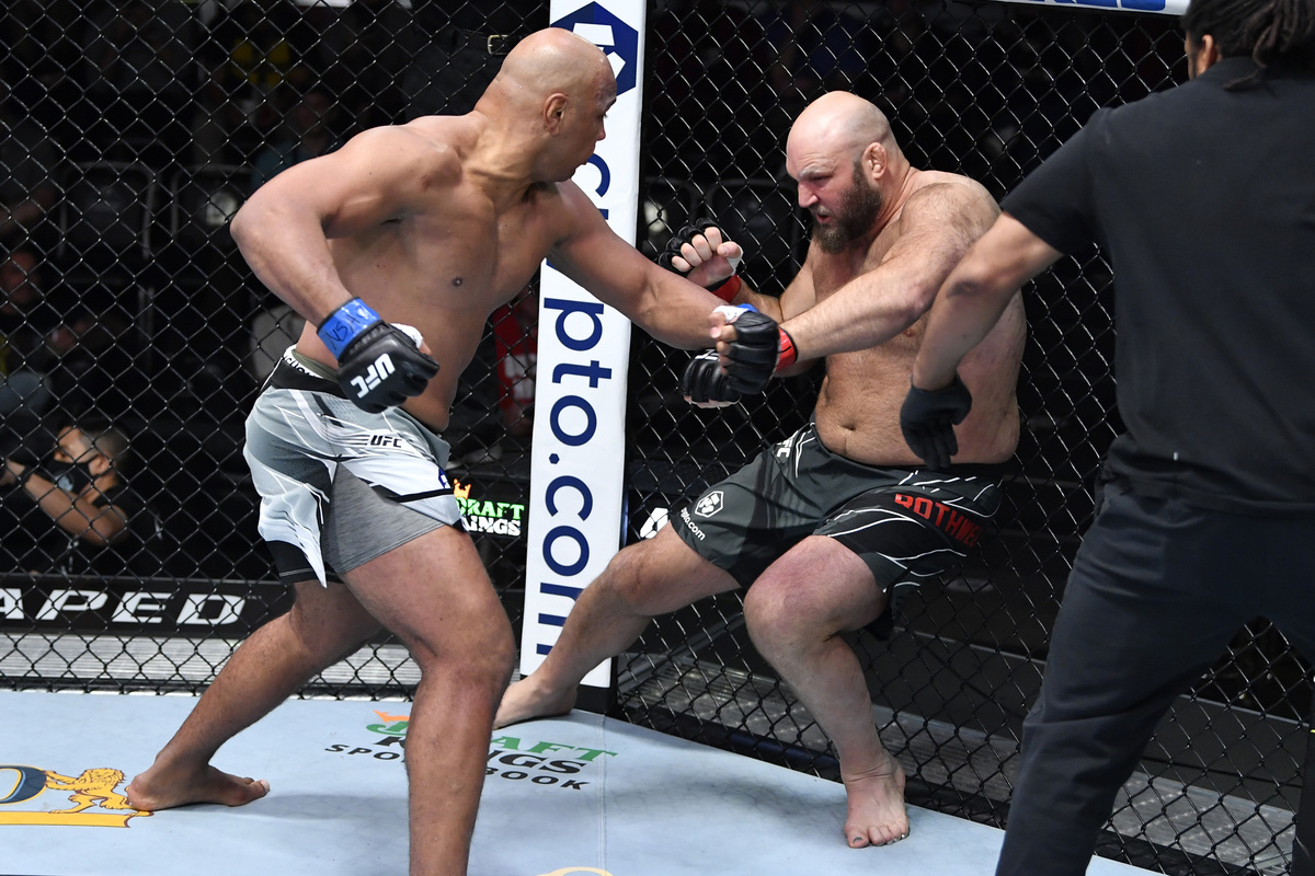 Brutalidade pura! Marcos ‘Pezão’ nocauteia Ben Rothwell em 32 segundos no UFC
