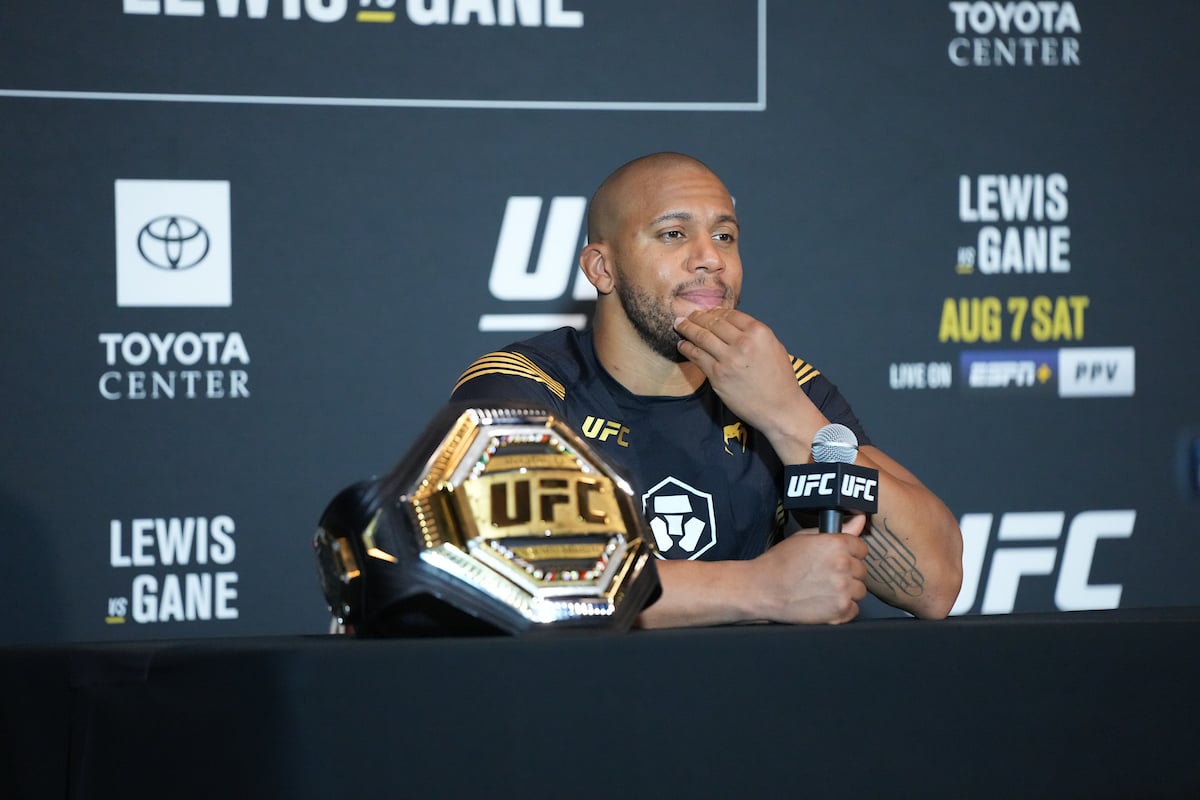 Gane mostra desconforto após ser ignorado por Ngannou no UFC 268: “Desnecessário”