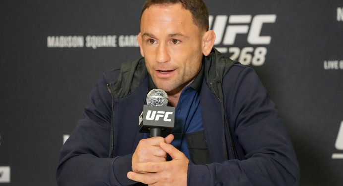 Hall da Fama do UFC, Frankie Edgar deixa a aposentadoria e estreia no boxe sem luvas