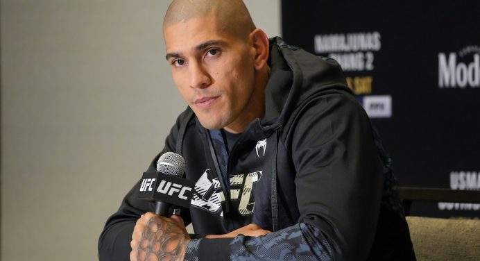 ‘Poatan’ destaca vitória no UFC e explica decisão para conectar joelhada voadora