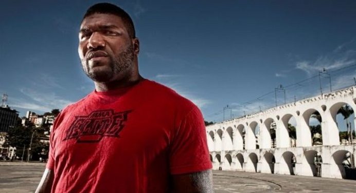 Ex-campeão destaca inteligência de Jon Jones em possível superluta com Poatan