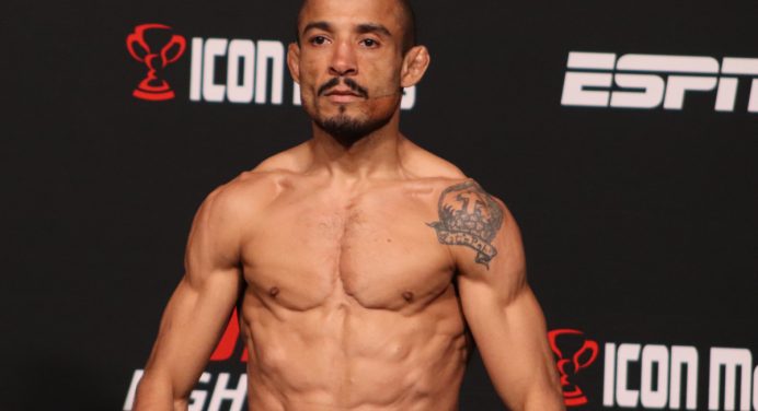 Lutadores aproveitam bastidores do UFC Vegas 44 para tietar José Aldo; veja
