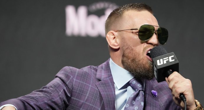 Conor McGregor enfrenta seis acusações por incidente de direção perigosa na Irlanda