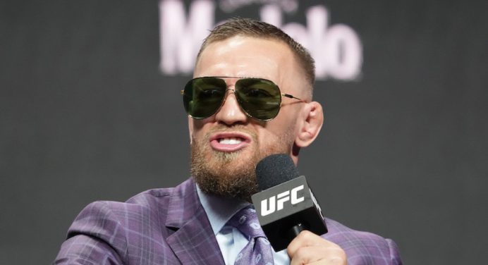 Após ser processado, McGregor desafia ex-companheiro de time para acerto de contas