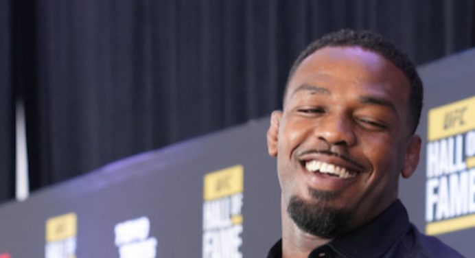 Cejudo relata experiência de treinar Jon Jones e destaca sua importância: “Ele é o time”