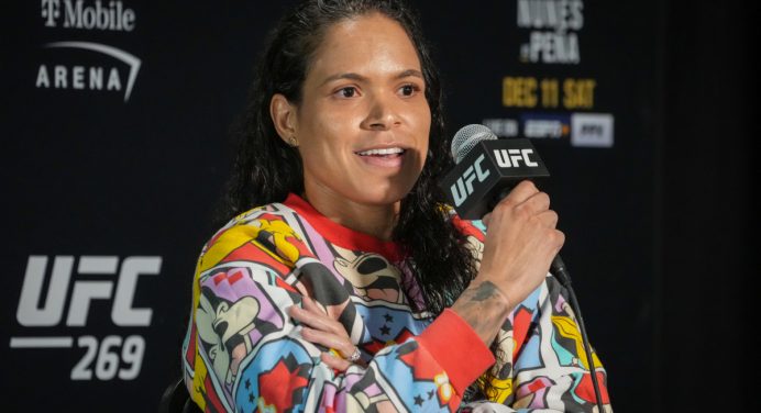 Amanda Nunes responde provocações de Julianna Peña e avisa: “Não é o momento dela”