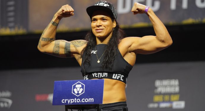 Trunfo? Amanda Nunes cogita treinar com única algoz de Kayla Harrison no MMA