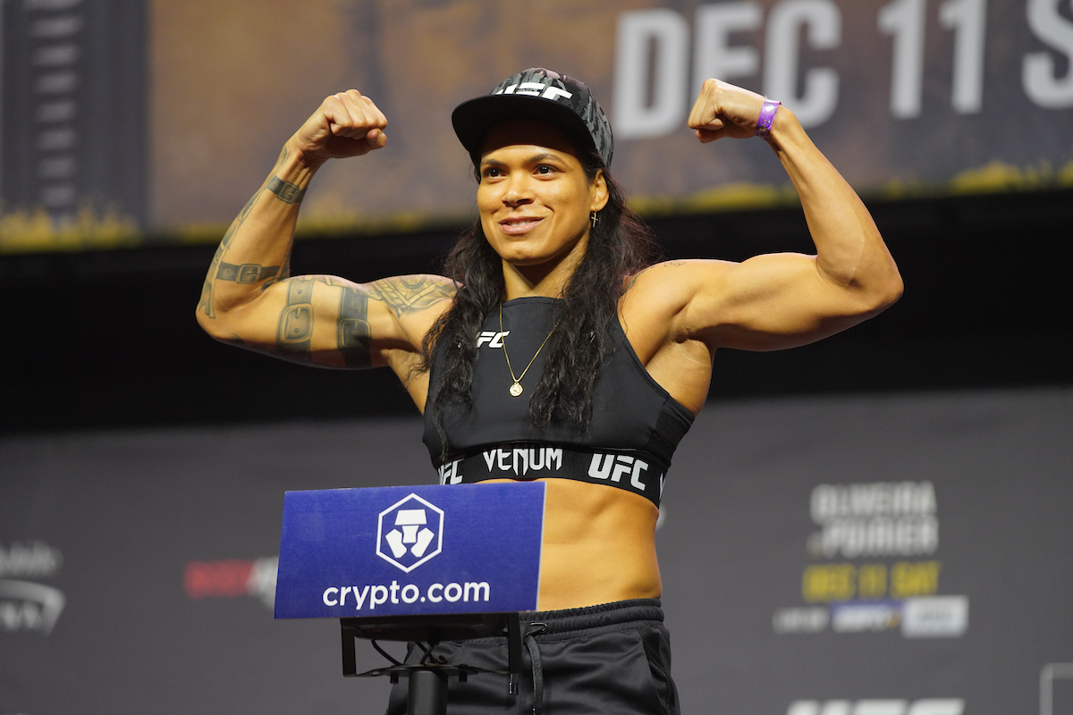 Trunfo? Amanda Nunes cogita treinar com única algoz de Kayla Harrison no MMA