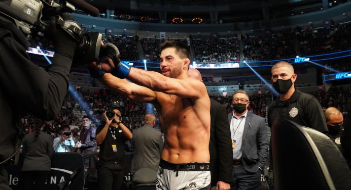 Ex-campeão do UFC, Dominick Cruz anuncia aposentadoria do MMA após nova lesão