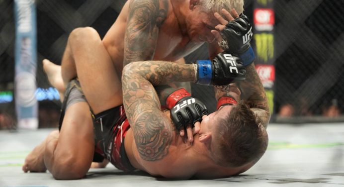 Charles ‘Do Bronx’ finaliza Poirier e defende cinturão do UFC pela 1ª vez