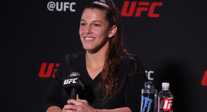 Ex-desafiante ao título de Amanda Nunes anuncia aposentadoria do MMA