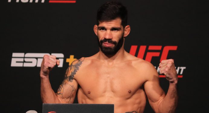 Raphael Assunção recebe 180 dias de suspensão médica após derrota no UFC Vegas 45