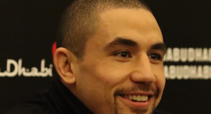 Robert Whittaker aceita desafio feito por Khamzat Chimaev no UFC