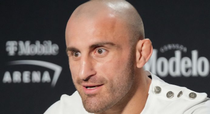 Dana White apoia Volkanovski em busca por título dos leves: “Pode fazer o que quiser”